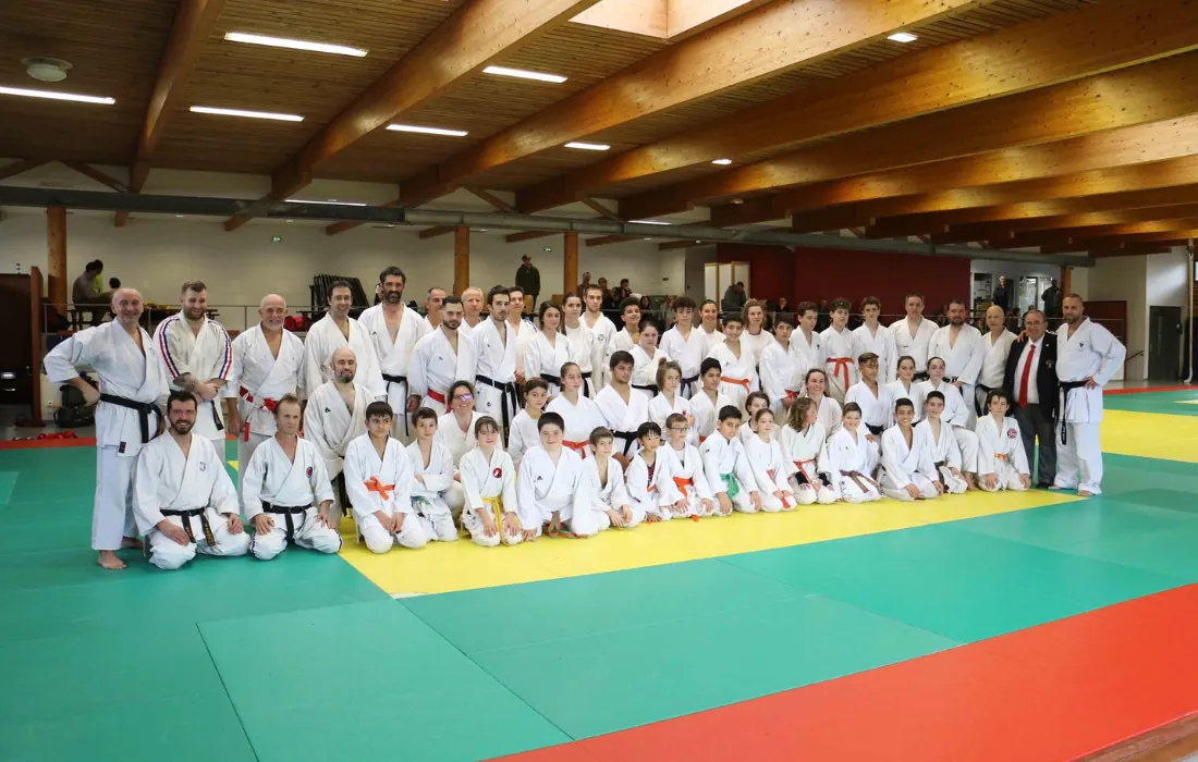 Intérieur du dojo du Karaté Contact Rieupeyroux